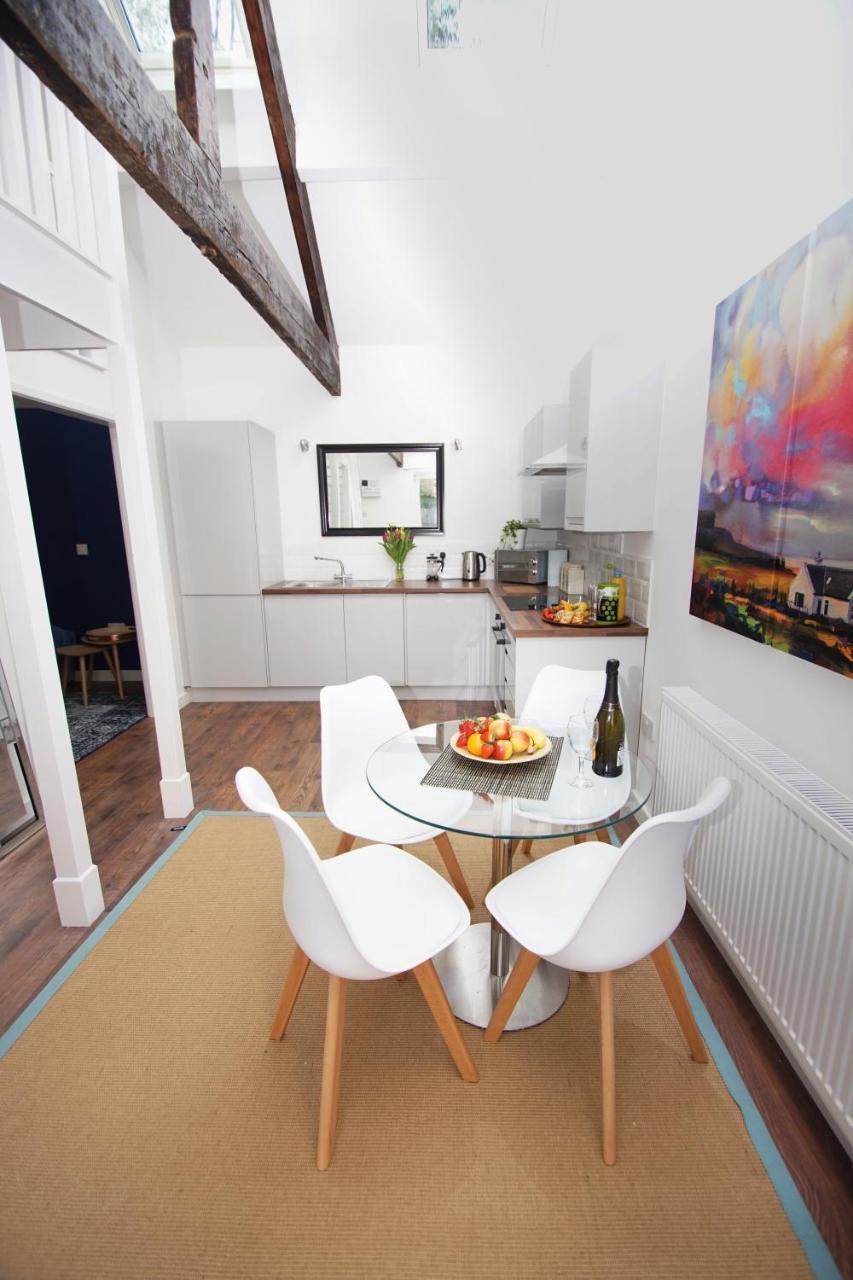 Loft Style Apartment For 4, 1 Broadhurst Court, Close To Town, Station & Hospital Stockport Exterior foto