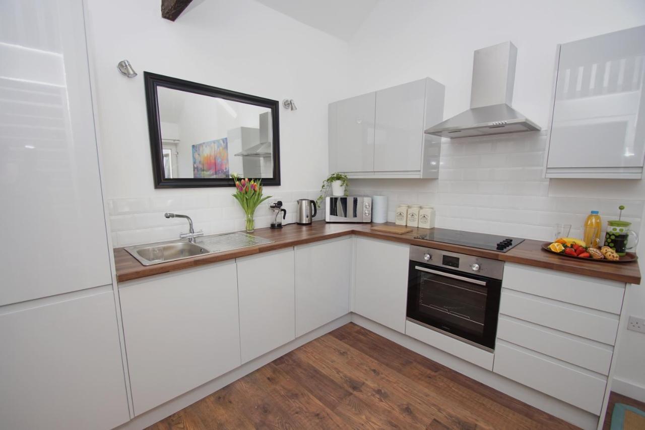 Loft Style Apartment For 4, 1 Broadhurst Court, Close To Town, Station & Hospital Stockport Exterior foto